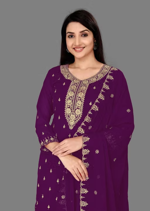 Embroidered Kurta Set for Women - Image 4