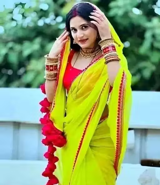 Stylish Green Georgette Saree – Luxurious Fabric Featuring Gorgeous Pink Lace Embroidery and Cotton Latkan – Ideal for Celebratory Occasions!