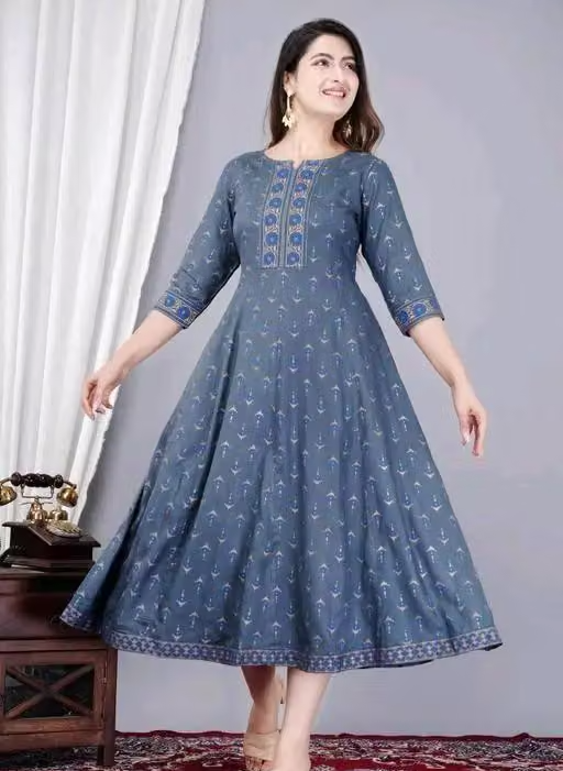 Ladies syalis Grey English colour Style Berry Women printed Rayon Straight Anarkali Kurti (Grey Patta))