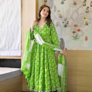 T POMPOM GREEN_ ^