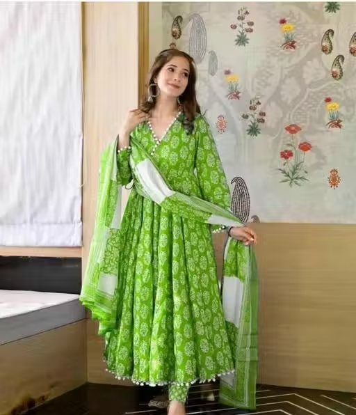 T POMPOM GREEN_ ^