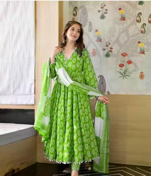 T POMPOM GREEN_ ^ - Image 4