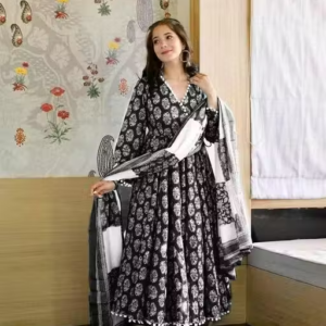 T POMPOM BLACK_ ^