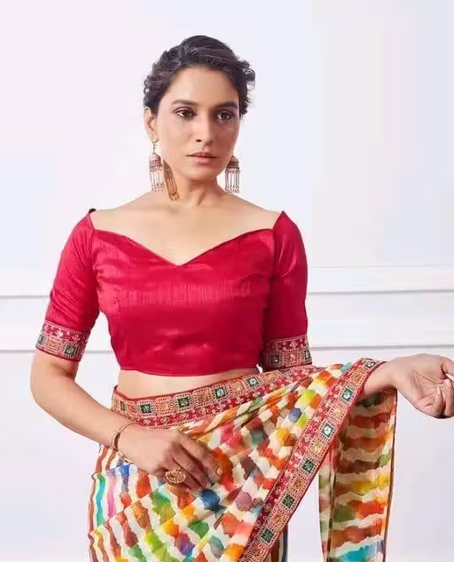 Fancy white lehriya georgette saree with maharani lace and blouse - Image 3