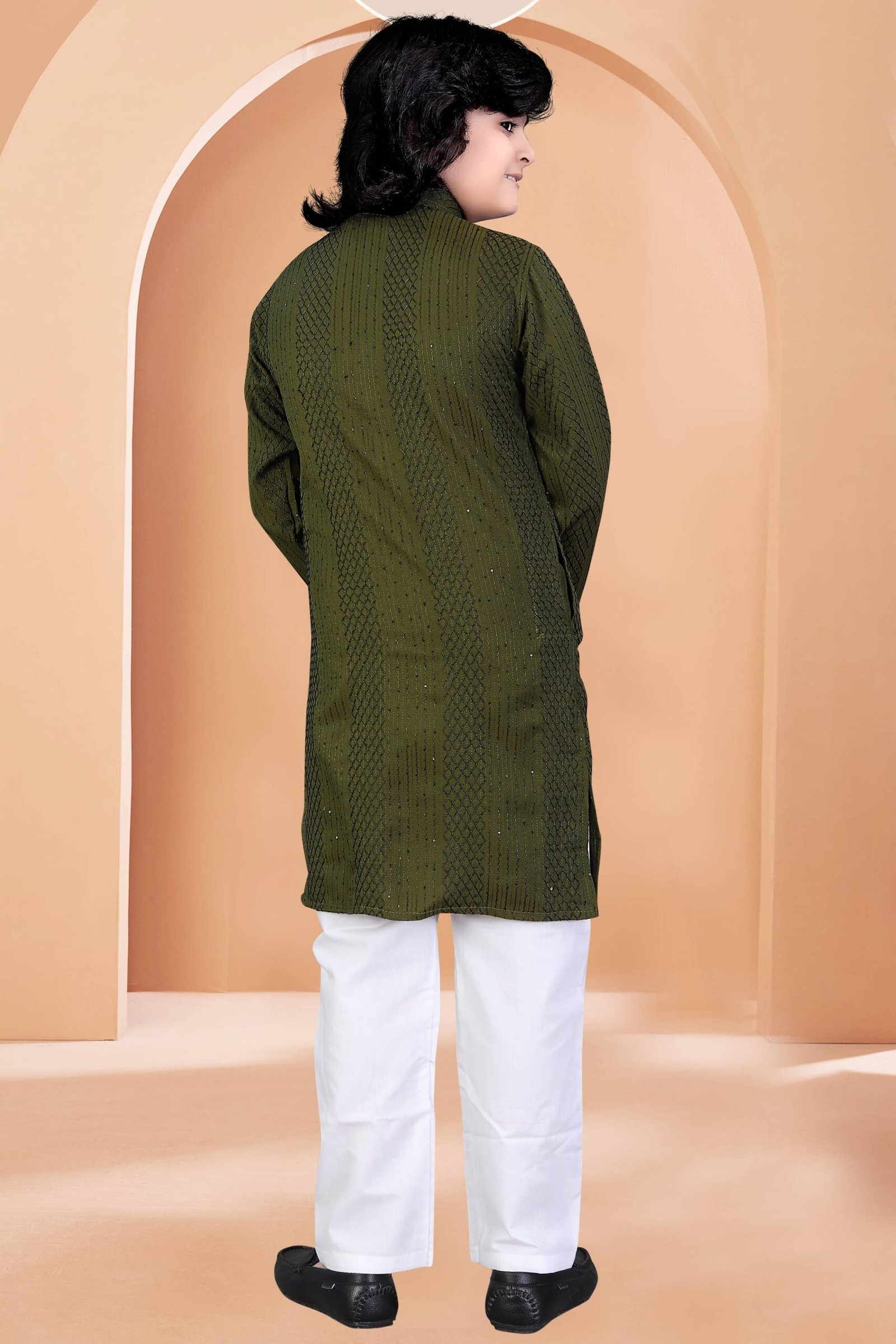 Boys Cotton Blend Green Kurta Pyjama Set ( Pack of 1 ) - Image 3