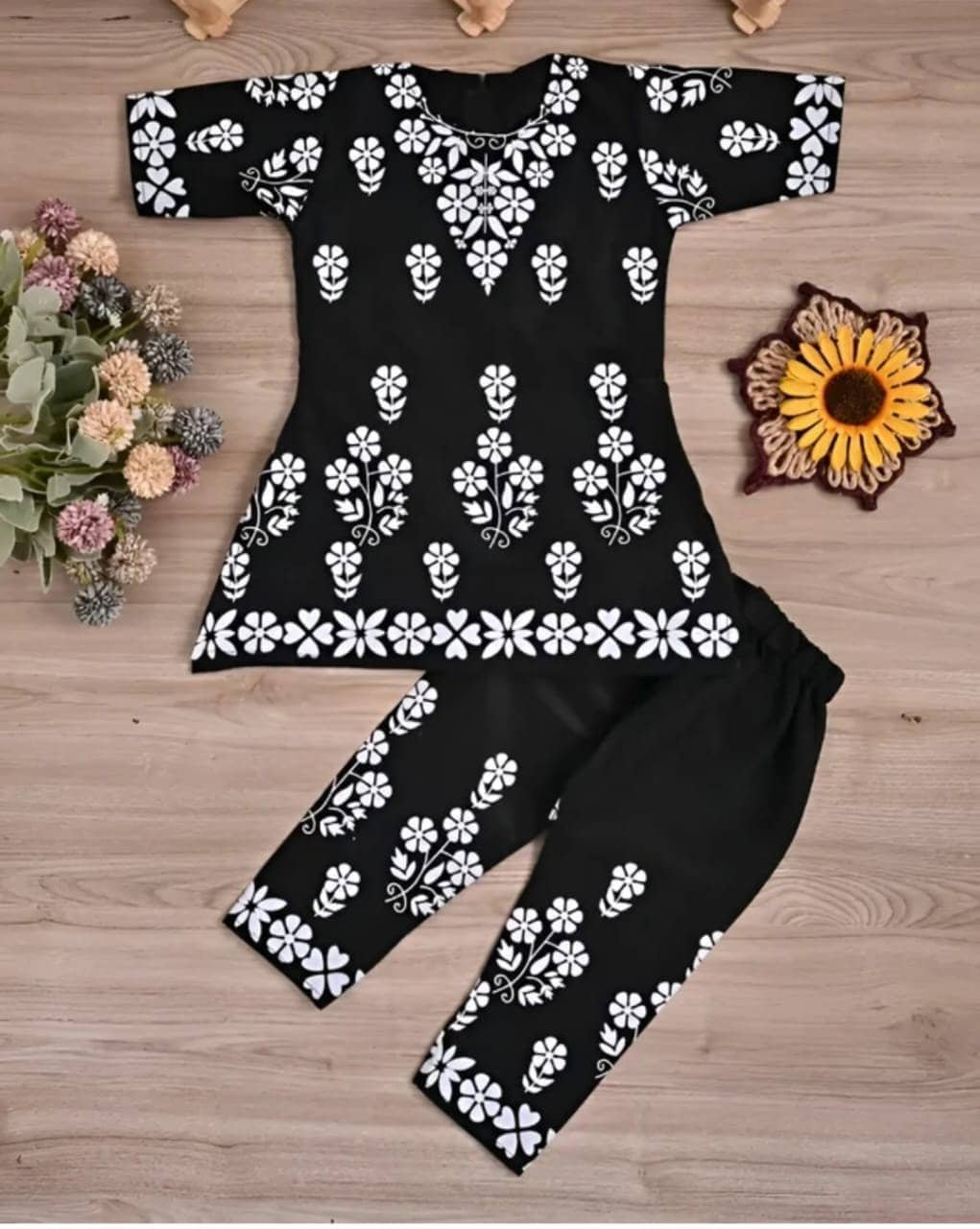 Mullick the designer Girls Rayon T-shirt & Pants Set ( Black , Pack of 1 )